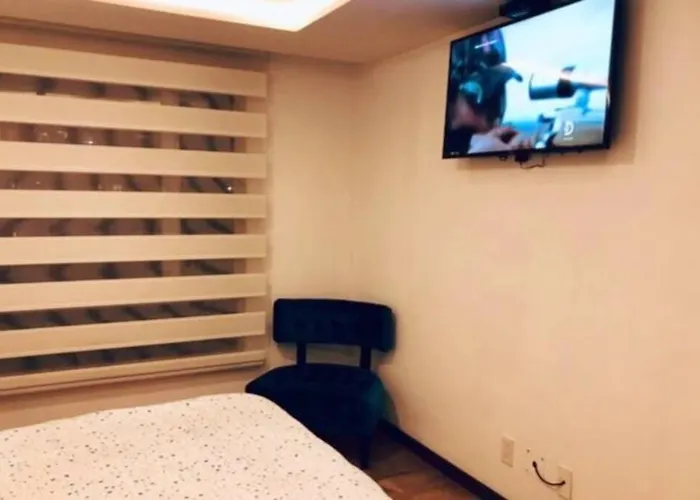Modern Suite, Excellent Location!