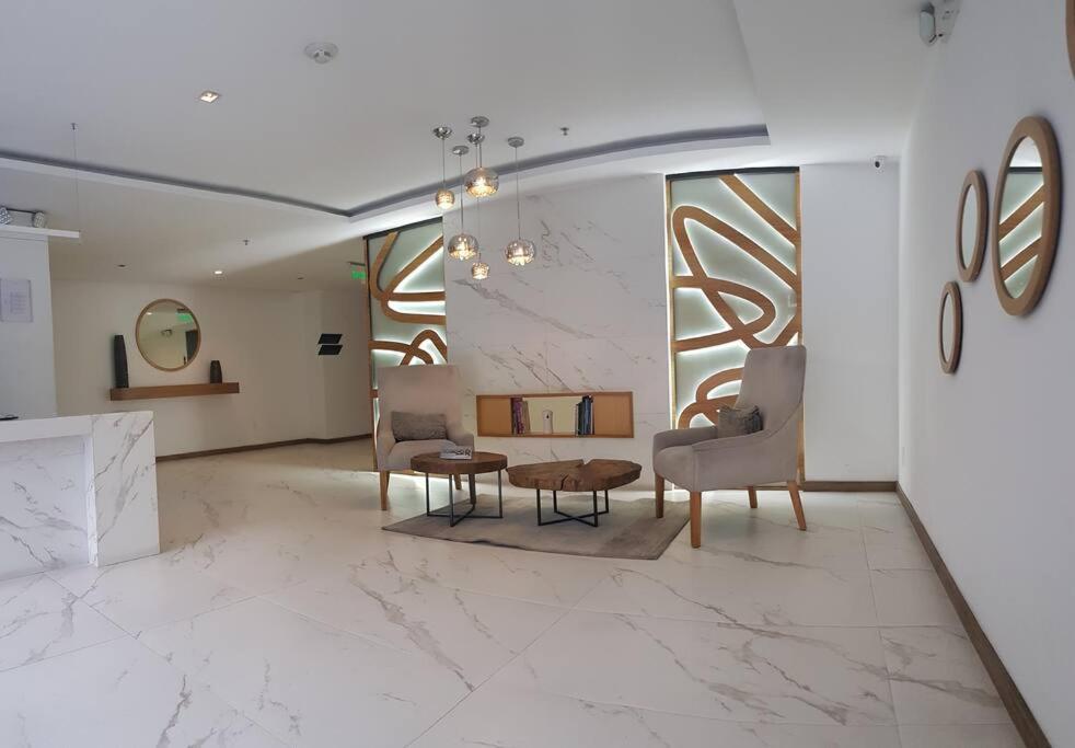 Apartment Modern Suite, Excellent Location!