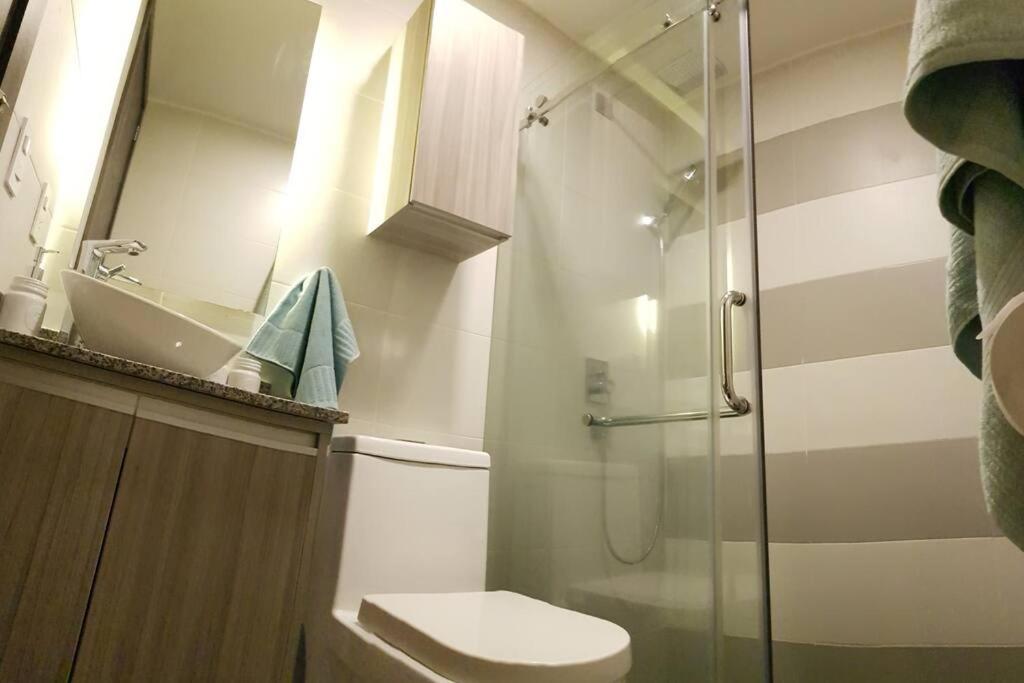 Modern Suite, Excellent Location! Apartment *