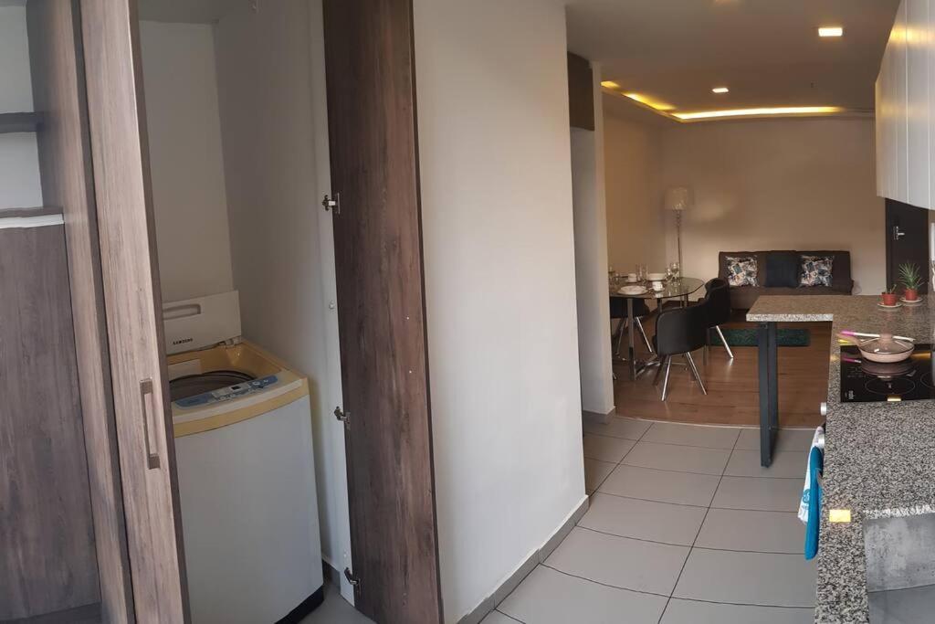 Apartment Modern Suite, Excellent Location! *