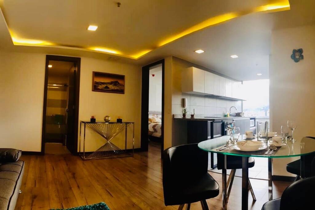 Modern Suite, Excellent Location! *