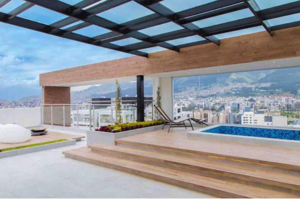 Modern Suite, Excellent Location! Apartment